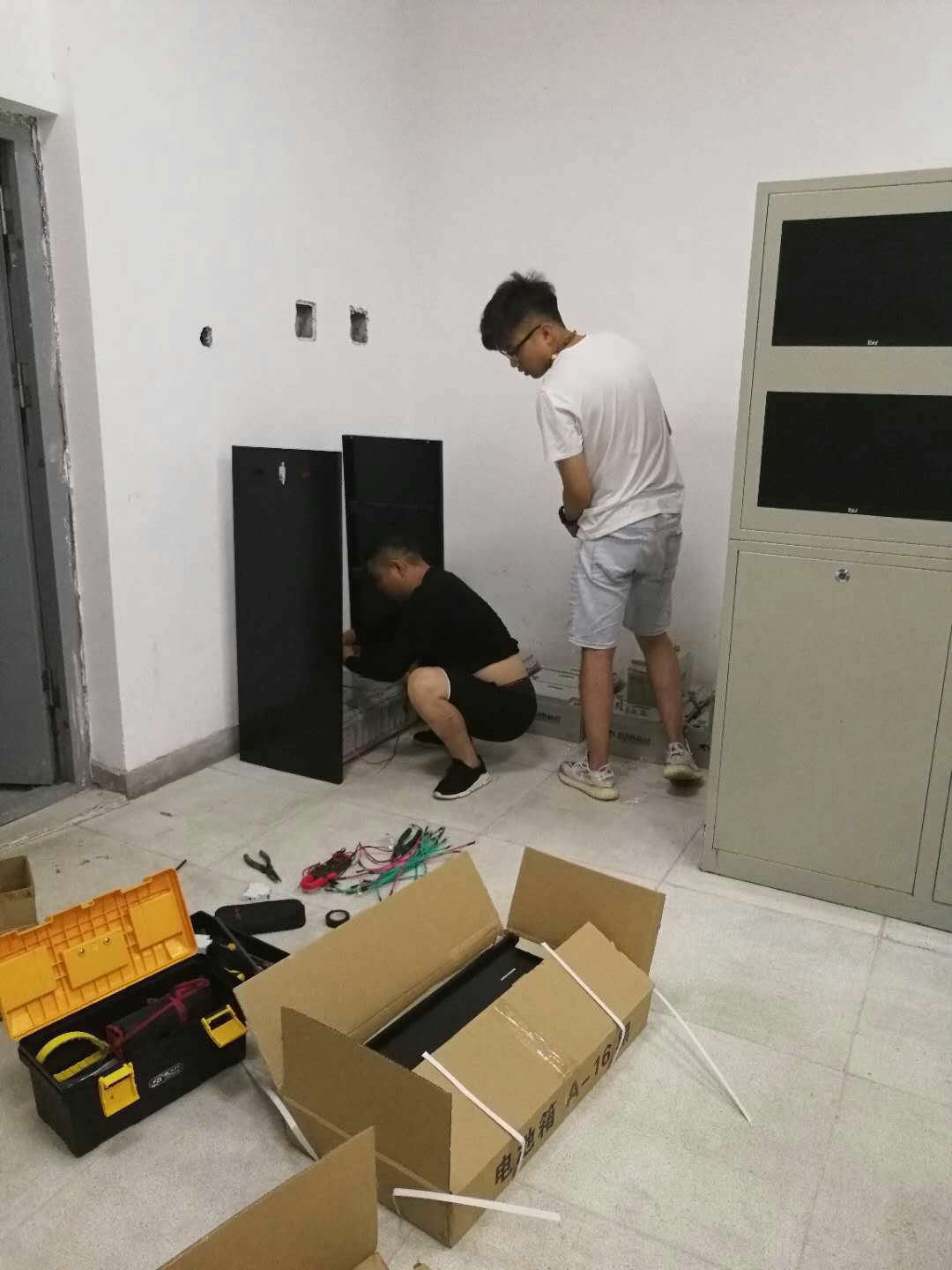 一切為了機房安全考慮、提供專業(yè)的UPS安裝方案